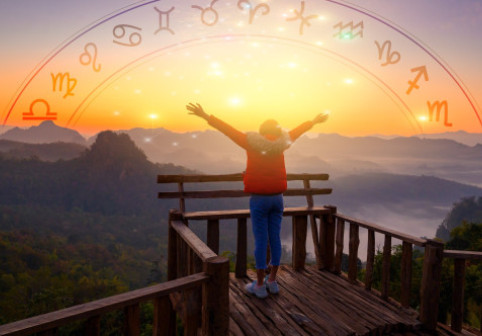 Horoscop luna noiembrie 2025. Berbecii sunt plini de energie, Balanțele învață să pună în echilibru viața personală cu profesia