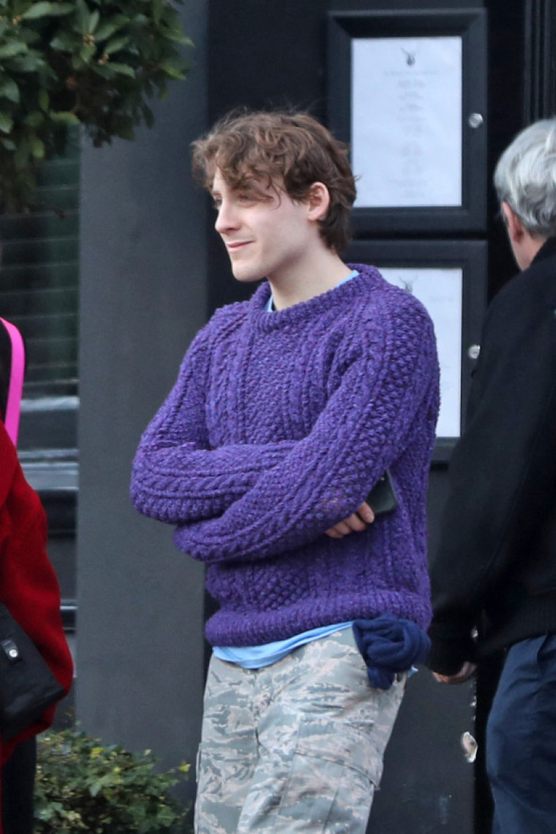 EXCLUSIVE: Sarah Jessica Parker and family spend time at a local Pub