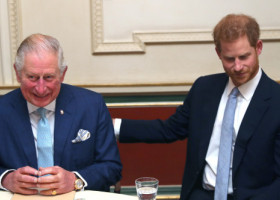 Prințul Harry susține că relația dintre el și regele Charles ar fi fost sabotată de curteni. Cum a răspuns Familia Regală acuzațiilor