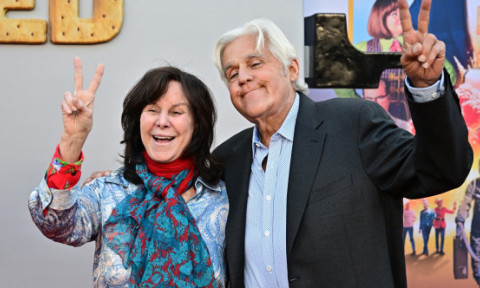 Jay Leno spune că oamenii sunt uluiți că a rămas lângă soția bolnavă de demență: "Dacă rămâi și îți faci datoria, e șocant pentru unii"