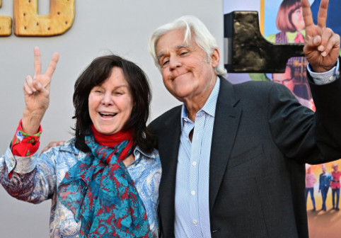 Jay Leno spune că oamenii sunt uluiți că a rămas lângă soția bolnavă de demență: "Dacă rămâi și îți faci datoria, e șocant pentru unii"