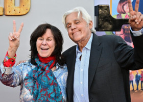 Jay Leno spune că oamenii sunt uluiți că a rămas lângă soția bolnavă de demență: "Dacă rămâi și îți faci datoria, e șocant pentru unii"