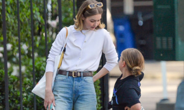 Gigi Hadid, împreună cu fiica lui Bradley Cooper, pe străzile din NYC. „O tratează pe Lea ca și cum ar fi a ei. Se înțeleg excelent”