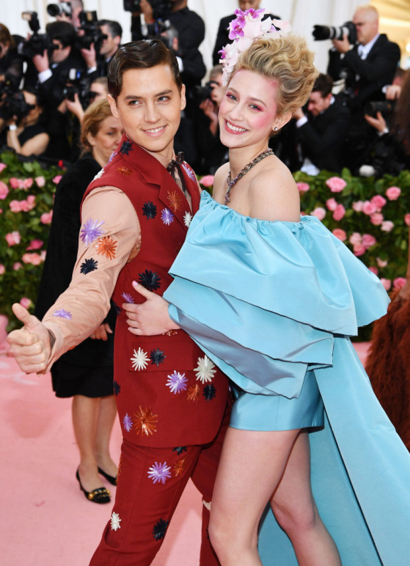 Cole Sprouse și Lili Reinhart la Met Gala 2019/ Profimedia