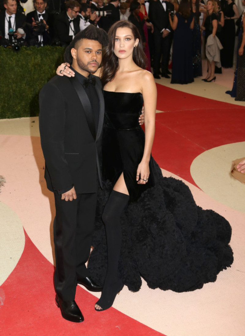 Red Carpet Arrivals at the 2016 Met Gala