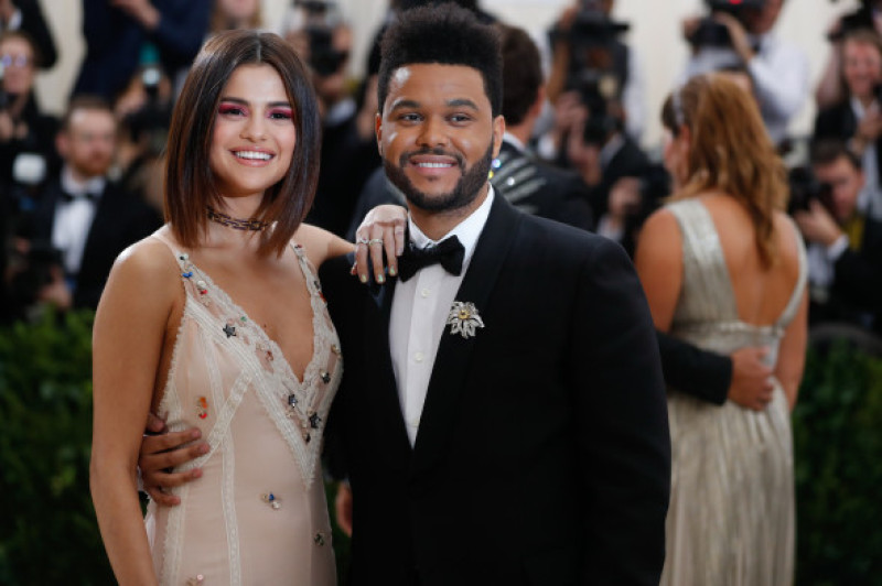 Selena Gomez și The Weeknd la Met Gala 2017/ Profimedia