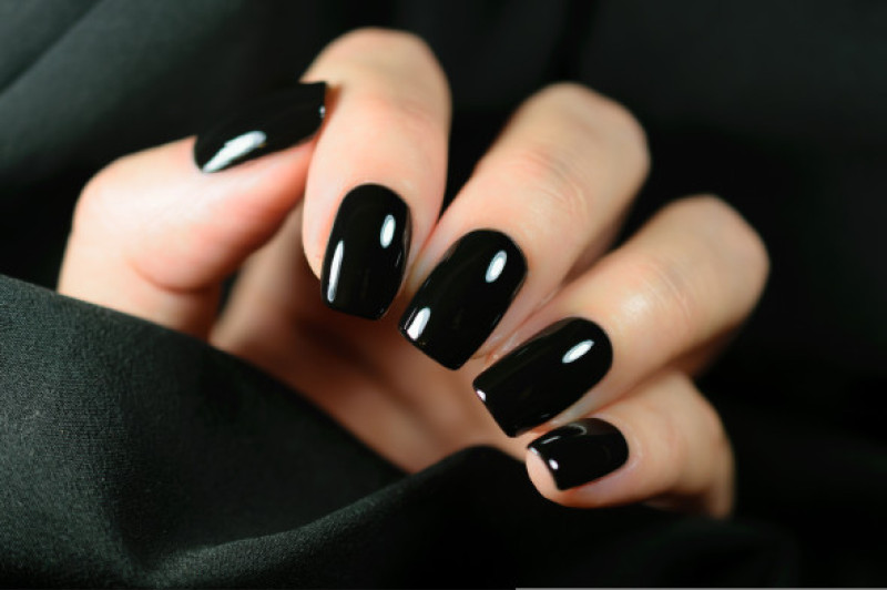 Negru intens/ Shutterstock