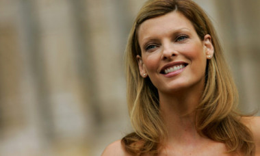 Cum arată Linda Evangelista în 2025, la 60 de ani. A trecut prin multe din cauza unei boli grave și a unor proceduri estetice nereușite