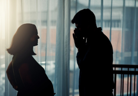 O femeie însărcinată în șapte luni a aflat că soțul ei o înșela chiar cu mama ei: „Lumea mea întreagă s-a prăbușit!”