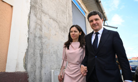 Ce spun despre Nicușor Dan vecinii din cartierul în care acesta locuiește cu familia: "N-a uitat de unde a plecat. Oameni cumsecade"