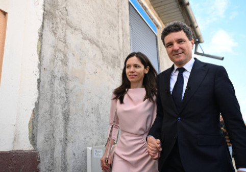 Ce spun despre Nicușor Dan vecinii din cartierul în care acesta locuiește cu familia: "N-a uitat de unde a plecat. Oameni cumsecade"