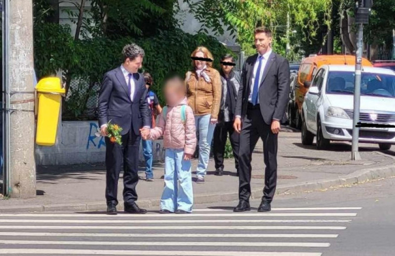 nicusor dan de mana cu fetita lui