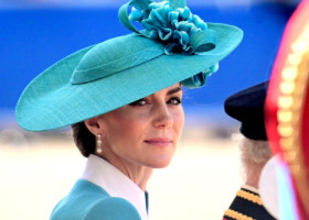 „Superbe!”. Prințesa Kate și fiica ei, impecabile în ținute asortate, la Trooping the Colour. Declarație de stil și rafinament