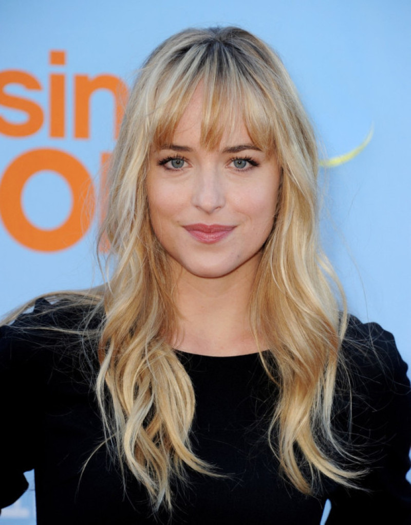 Dakota Johnson, cu părul blond