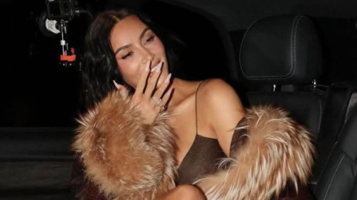 Talia subțire a lui Kim Kardashian, subiect de discuție. Vedeta continuă să alimenteze zvonurile despre o posibilă operație estetică