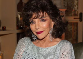 Joan Collins, într-o imagine rară alături de fiica sa. Katy, care a fost la un pas de moarte în copilărie, a împlinit 53 de ani