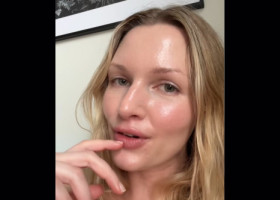 O tânără de 27 de ani, umilită de o femeie, într-un avion, după ce i-a spus cu ce se ocupă. Povestea ei a devenit virală pe TikTok