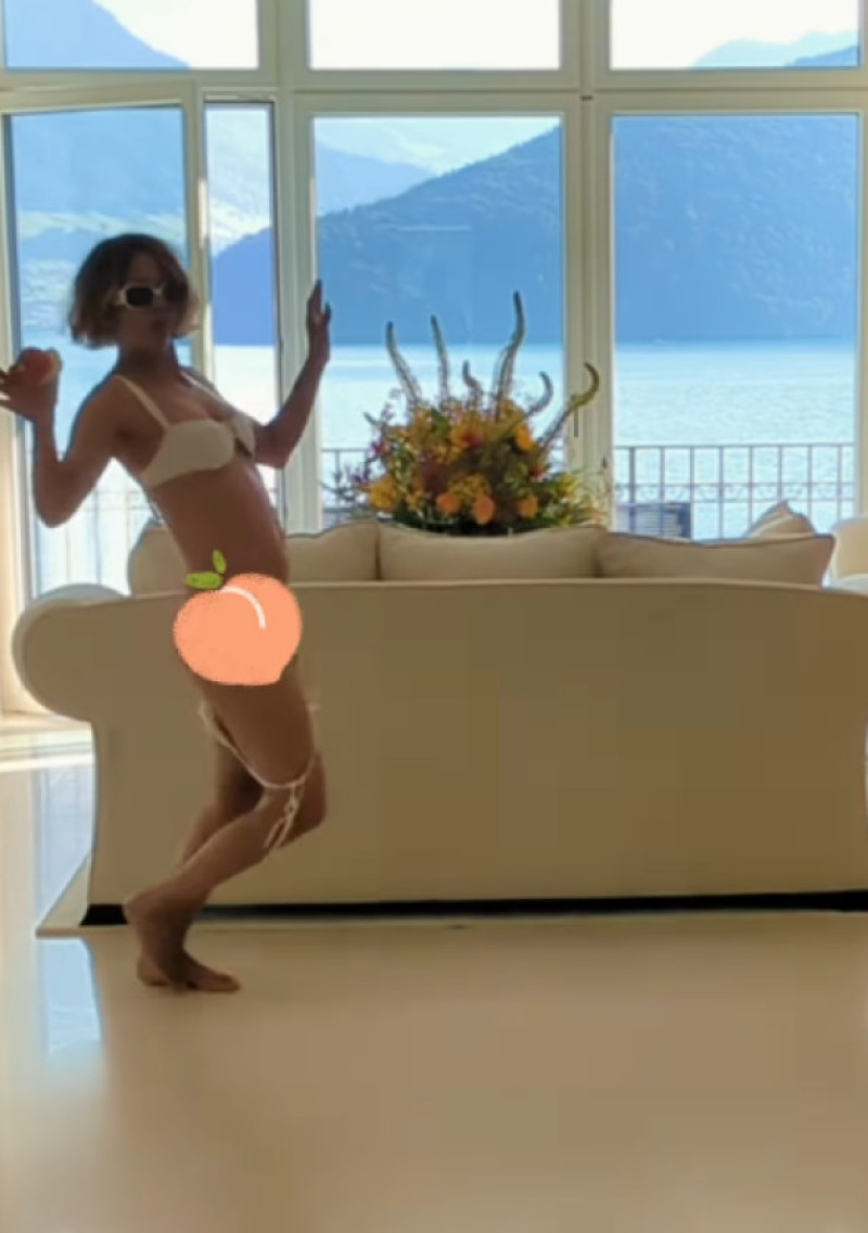 halle berry in costum de baie (1)
