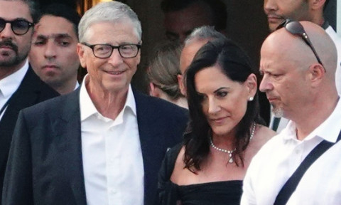 Bill Gates și iubita lui nu lipsesc de la nunta lui Jeff Bezos. Averea combinată a celor doi titani tech depășește 300 de miliarde $