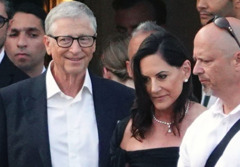 Bill Gates și iubita lui nu lipsesc de la nunta lui Jeff Bezos. Averea combinată a celor doi titani tech depășește 300 de miliarde $