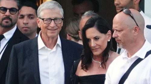 Bill Gates și iubita lui nu lipsesc de la nunta lui Jeff Bezos. Averea combinată a celor doi titani tech depășește 300 de miliarde $