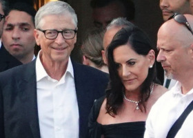 Bill Gates și iubita lui nu lipsesc de la nunta lui Jeff Bezos. Averea combinată a celor doi titani tech depășește 300 de miliarde $
