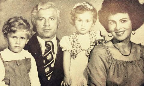 Poze superbe cu familia Irinei Loghin, de acum zeci de ani. Solista și soțul ei, Ion Cernea, alături de cei doi copii ai lor