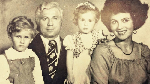 Poze superbe cu familia Irinei Loghin, de acum zeci de ani. Solista și soțul ei, Ion Cernea, alături de cei doi copii ai lor