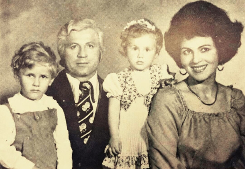 irina loghin cu sotul si copiii lor (1)