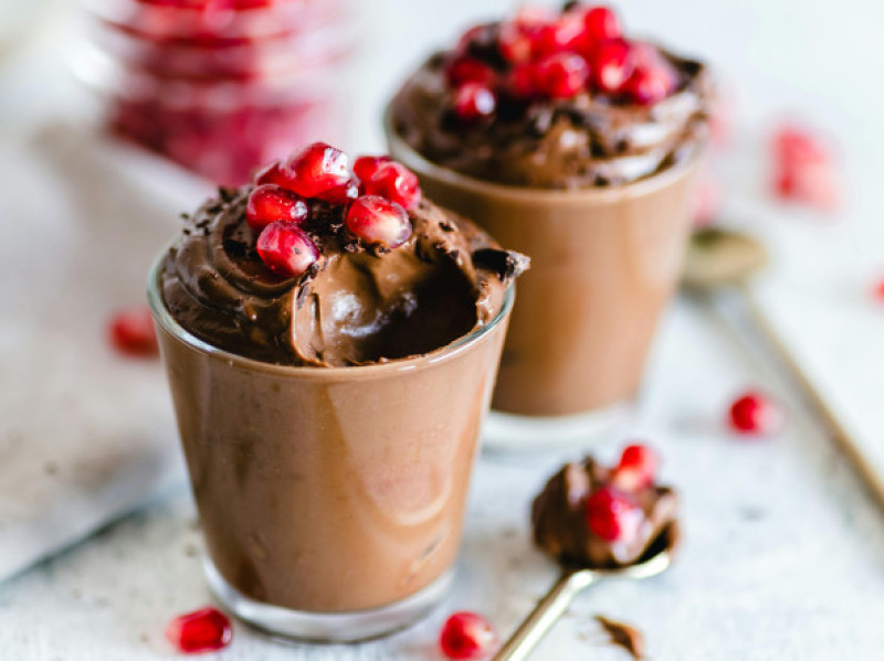spuma de cacao, avocado si rodie