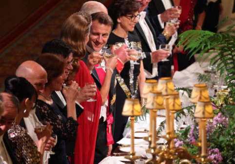 Flirt diplomatic? Emmanuel Macron, surprins făcându-i cu ochiul lui Kate Middleton la un eveniment regal