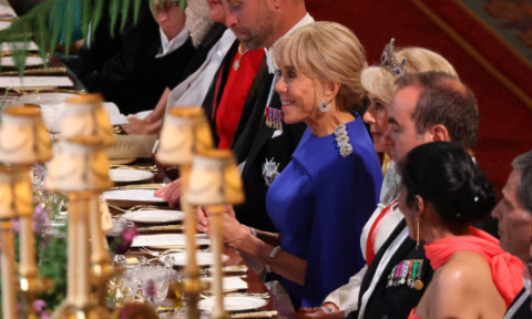 Kate Middleton vs. Brigitte Macron: Duel de eleganță în rochii cu capă! Mesajul ascuns din spatele aparițiilor