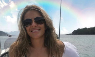A împlinit 60 de ani, dar nu renunță la aparițiile provocatoare în costum de baie. Liz Hurley: "Fiecare zi e una în bikini"