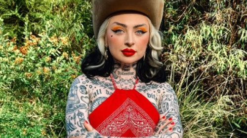 Povestea unei tinere care a cheltuit 33.000 de dolari pe 250 de tatuaje care îi acoperă corpul: „Bărbații se holbează adesea”