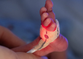 Cum arată acum bebelușul născut la doar 21 de săptămâni de sarcină. Mama lui: „Era atât de mic, abia îl simțeam pe piept”