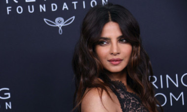 Priyanka Chopra, fostă Miss World: „Trebuie să săruți multe broaște până îți găsești prințul”. Actrița, ședință foto spectaculoasă