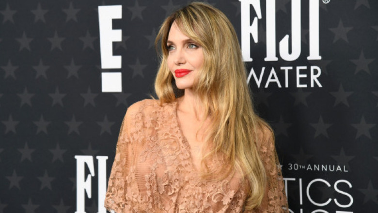 Angelina Jolie rupe tăcerea despre cicatricile lăsate de mastectomie: „Nu le ascund. Nu mi-e rușine de ele”