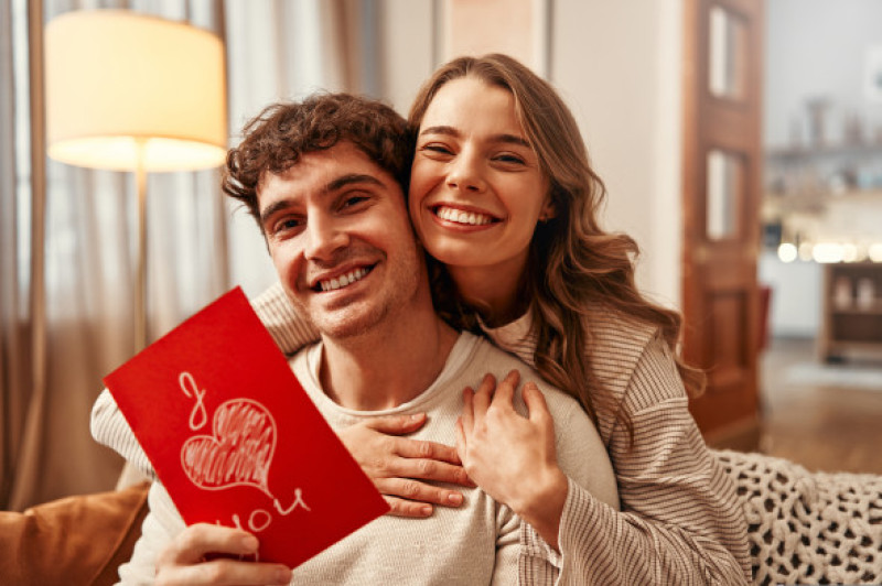 Happy,Valentine's,Day.,A,Woman,Gives,A,Greeting,Card,To