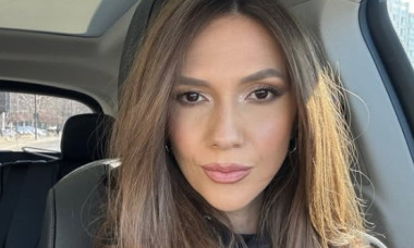 Adela Popescu, pozată de Radu Vâlcan în costum de baie, în Thailanda: I se pare că Cindy Crawford e glumă pe lângă soția lui din Șușani