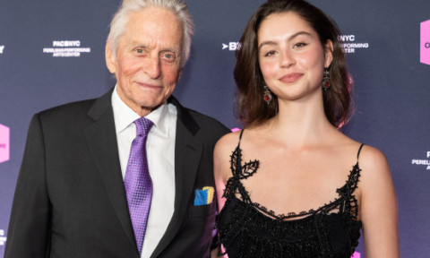 Fiica lui Catherine Zeta-Jones și Michael Douglas calcă pe urmele părinților ei celebri. Ce planuri are Carys după absolvire