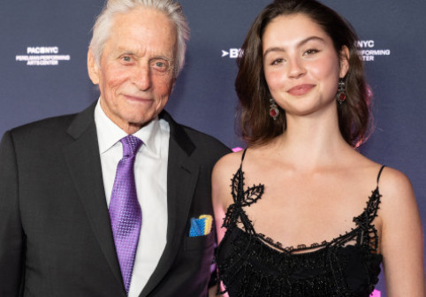 Fiica lui Catherine Zeta-Jones și Michael Douglas calcă pe urmele părinților ei celebri. Ce planuri are Carys după absolvire