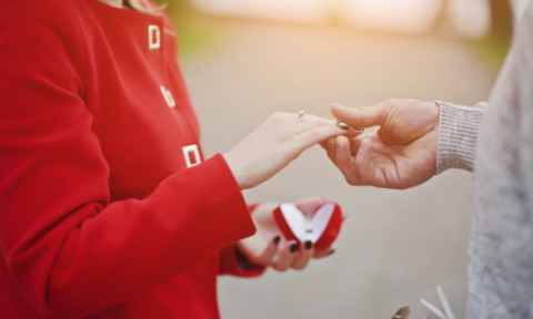 "Am încremenit. Nu voiam să-l fac de rușine". O fată a spus "da" unei cereri în căsătorie în public, dar în culise s-a schimbat totul