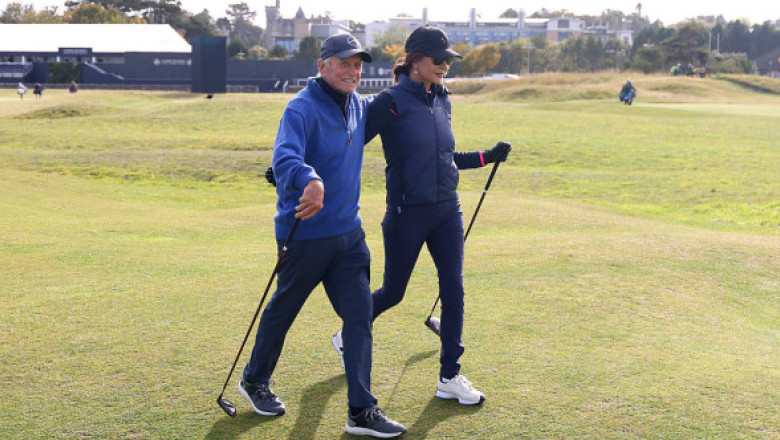 Catherine Zeta-Jones și Michael Douglas, tandemul perfect și acasă, și la golf. Veseli, concentrați și energici, pe terenul de sport