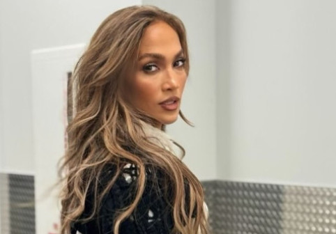 Gemenii lui Jennifer Lopez, ieșire rară pe covorul roșu. Au 17 ani, se pregătesc de facultate și sunt copia fidelă a tatălui lor
