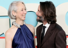 Keanu Reeves spune că iubita lui este mai amuzantă decât el: „Este și mai frumoasă, mult mai deșteaptă”. Sărut pe covorul roșu