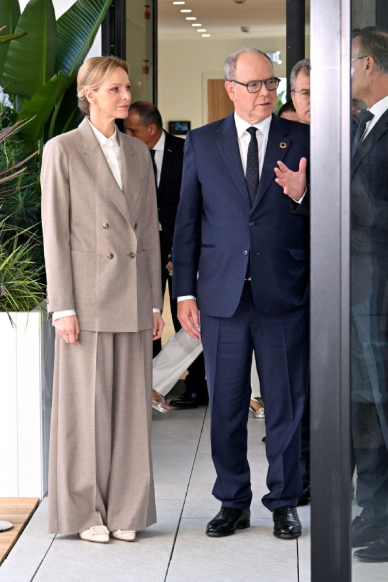 No Tabloïds - Le prince Albert II de Monaco et la princesse Charlene ont visité le nouveau siège de la société Smeg dans le quartier de Fontvieille à Monaco