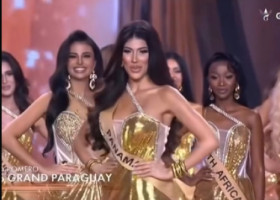 A zâmbit, a crezut că a reușit, apoi a trebuit să se retragă. Moment stânjenitor la un concurs de Miss, cu două frumuseți în prim-plan