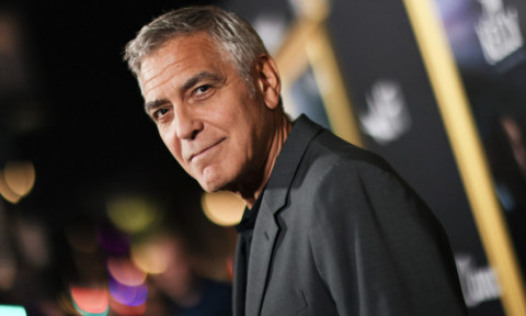 George Clooney spune că fiul său îi seamăna fantastic. „Îi arăt poze cu mine de când eram de vârsta lui și crede că el e”
