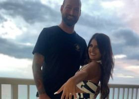 O fată dată dispărută în adolescență s-a logodit cu polițistul care a căutat-o: “Cineva a spus că e eroul meu. Și chiar este”