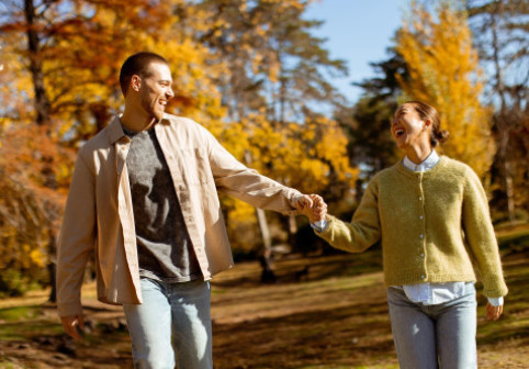 Horoscopul iubirii pentru luna noiembrie 2025. Racii pot transforma prietenia în dragoste, Leii caută claritate în relații